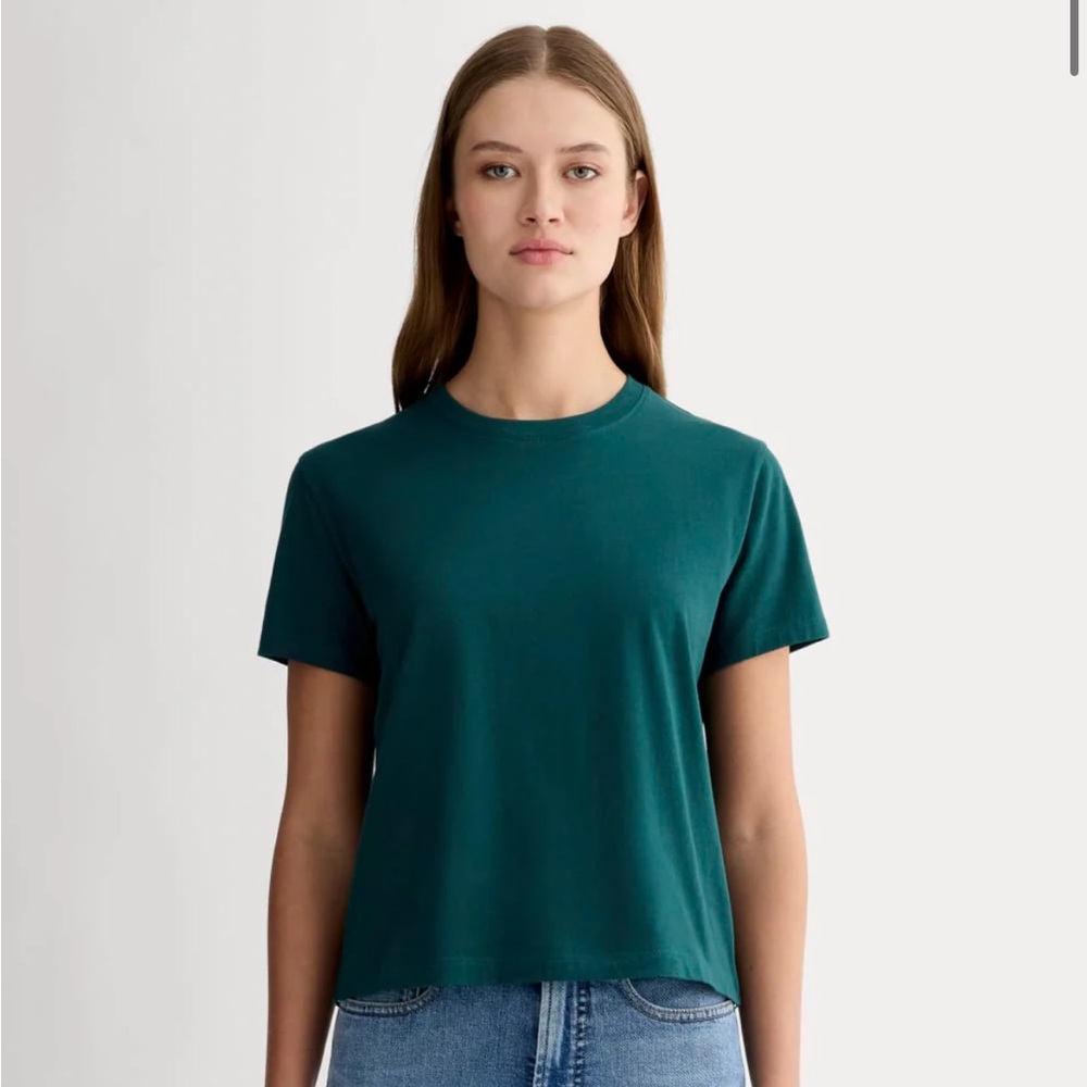 Everlane: The Box-Cut Tee in Essential Cotton